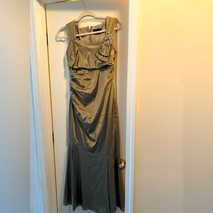 David Meister Gown this size 8